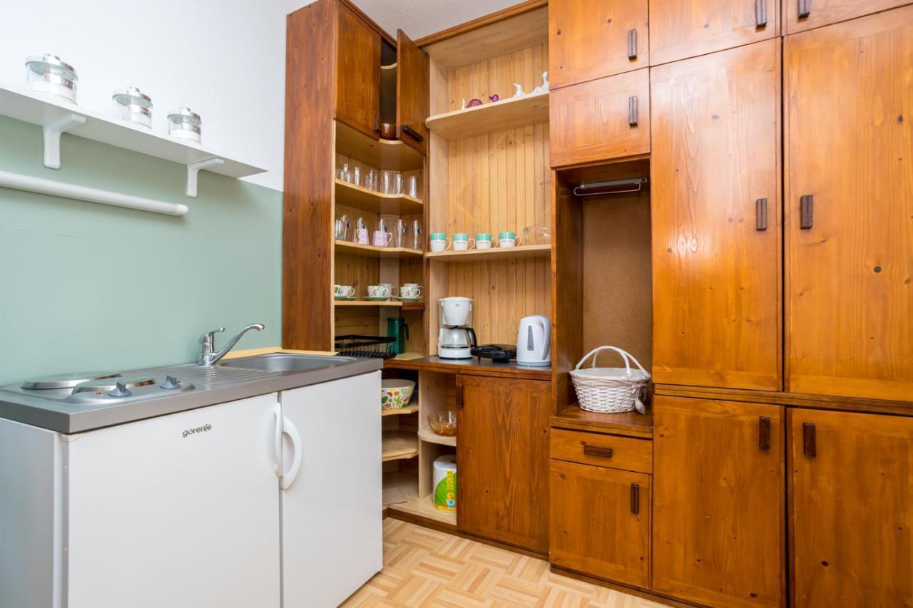 Apartment Jakovac By El-Pi Tours Njivice Exterior foto